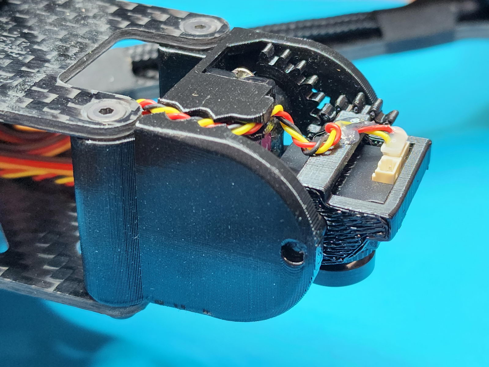 Пристрій нахилу FPV камери одноосьовий гімбал